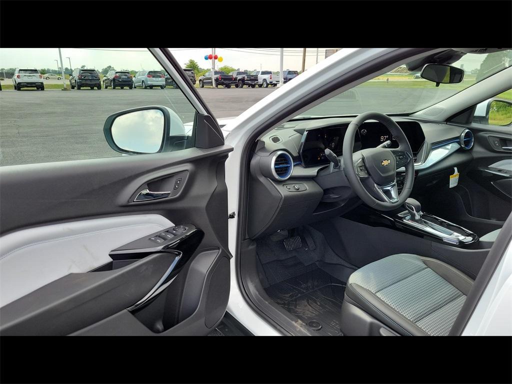 new 2025 Chevrolet Trax car, priced at $25,230