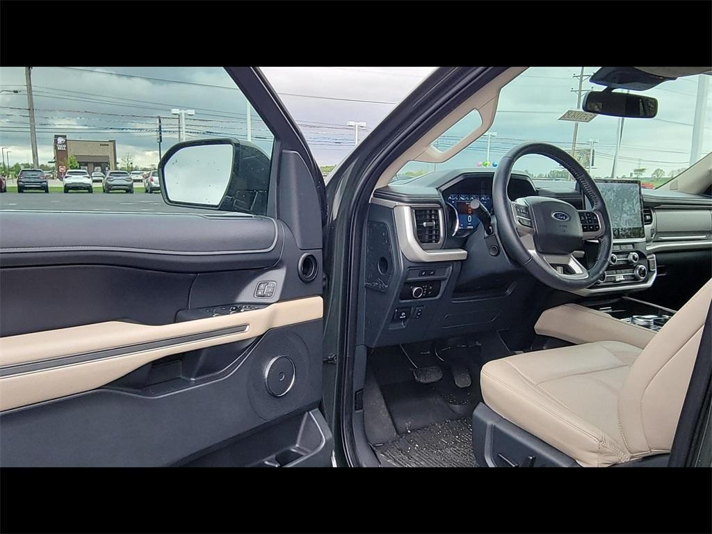 used 2023 Ford Expedition car, priced at $50,582