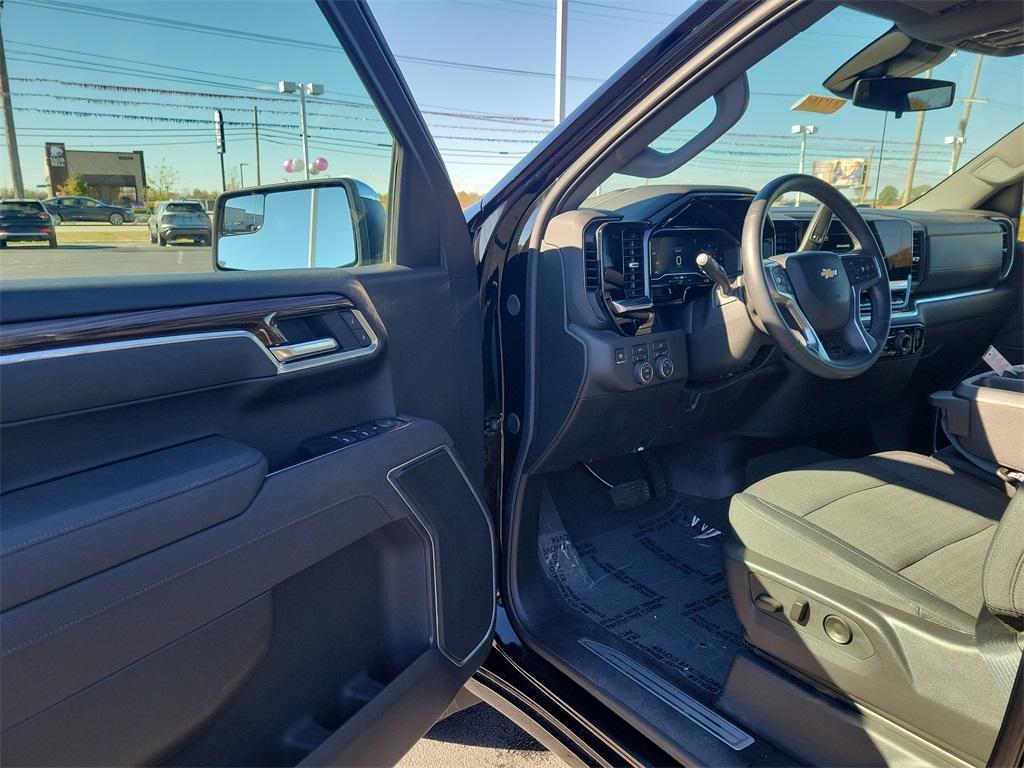 used 2025 Chevrolet Silverado 1500 car, priced at $46,899