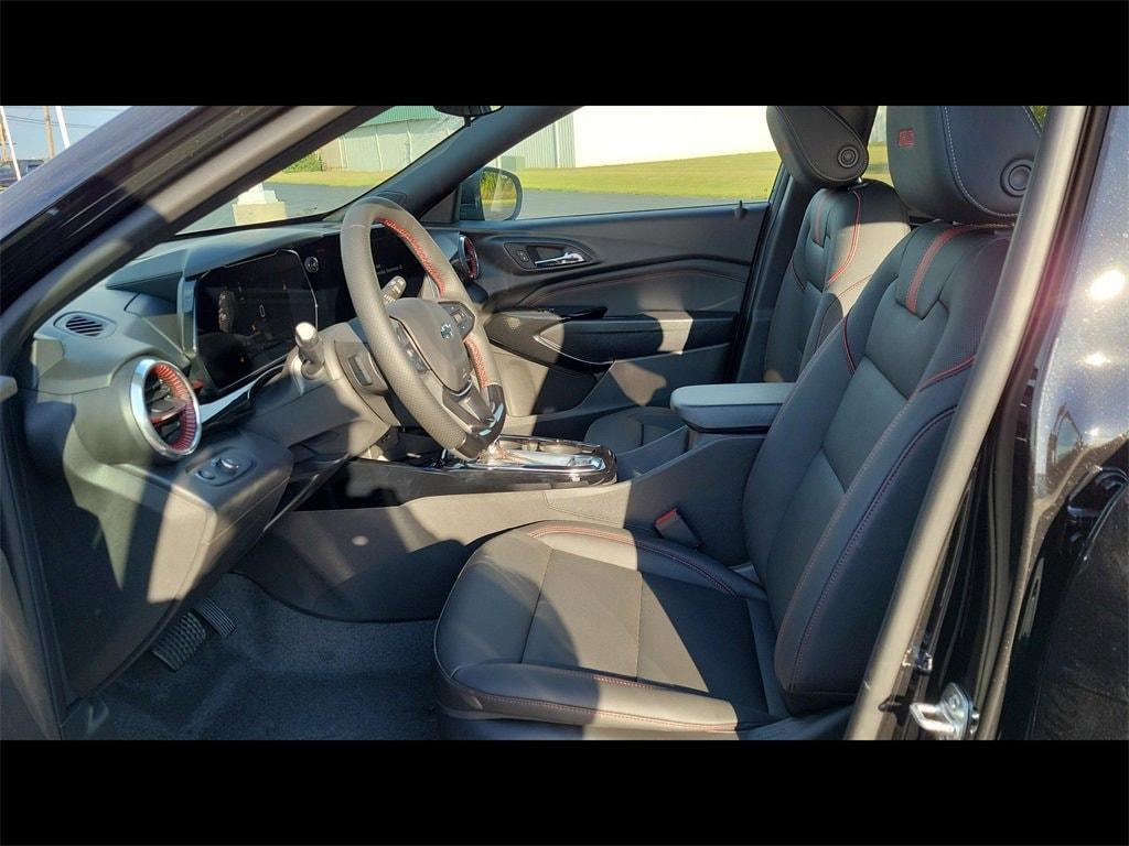 new 2025 Chevrolet Trax car, priced at $28,015
