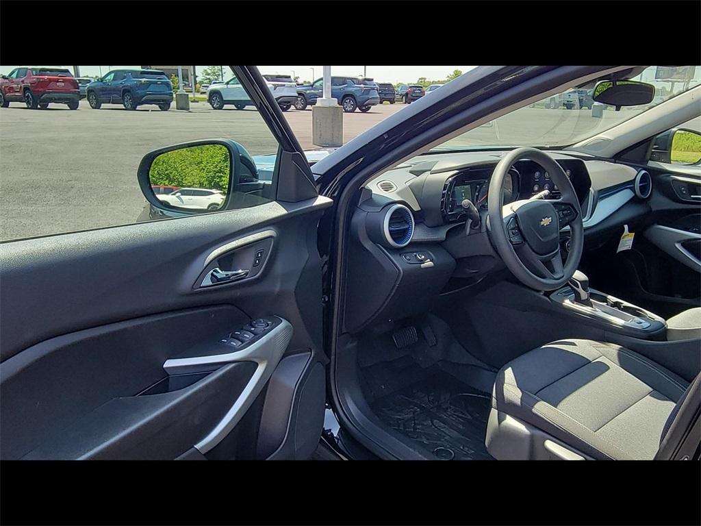 new 2025 Chevrolet Trax car, priced at $23,825