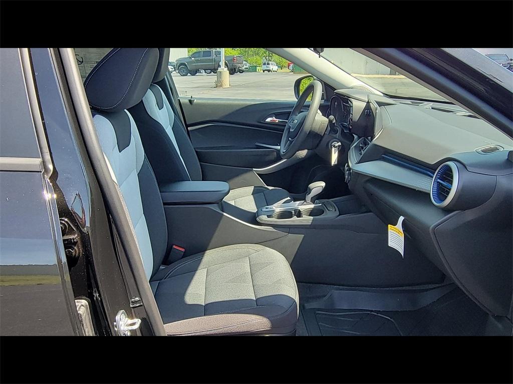 new 2025 Chevrolet Trax car, priced at $23,825