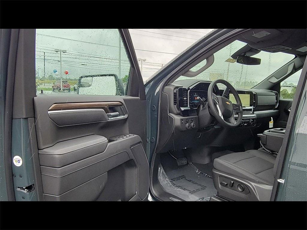 new 2025 Chevrolet Silverado 1500 car, priced at $55,990