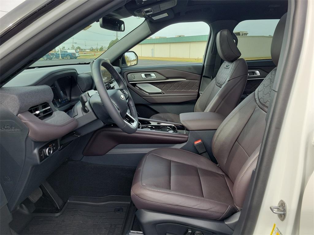 new 2025 Ford Explorer car, priced at $61,702