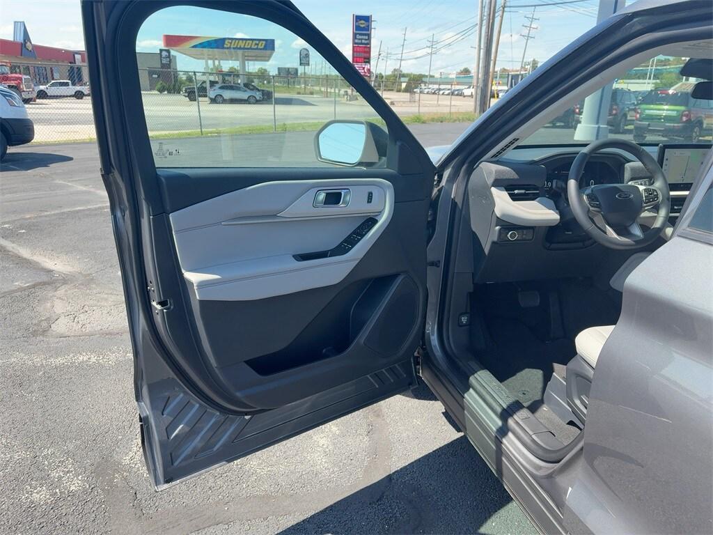 new 2025 Ford Explorer car, priced at $47,892