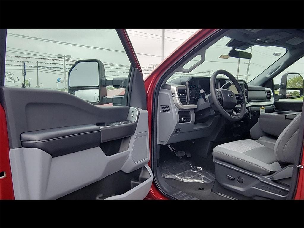new 2025 Ford F-250 car, priced at $62,675