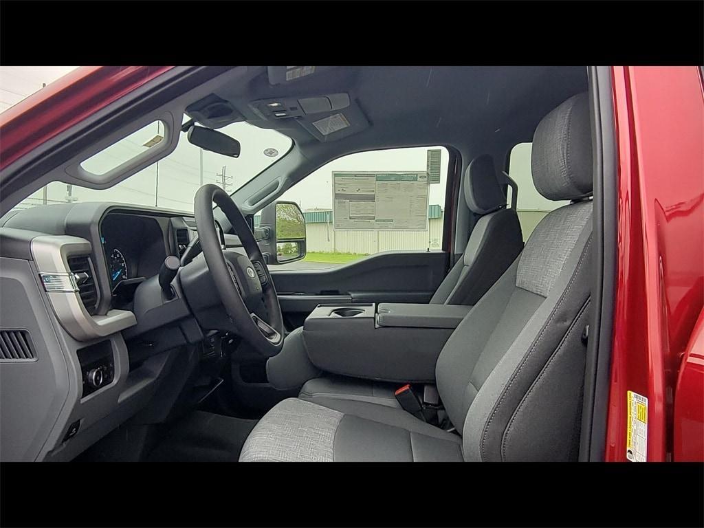 new 2025 Ford F-250 car, priced at $62,675