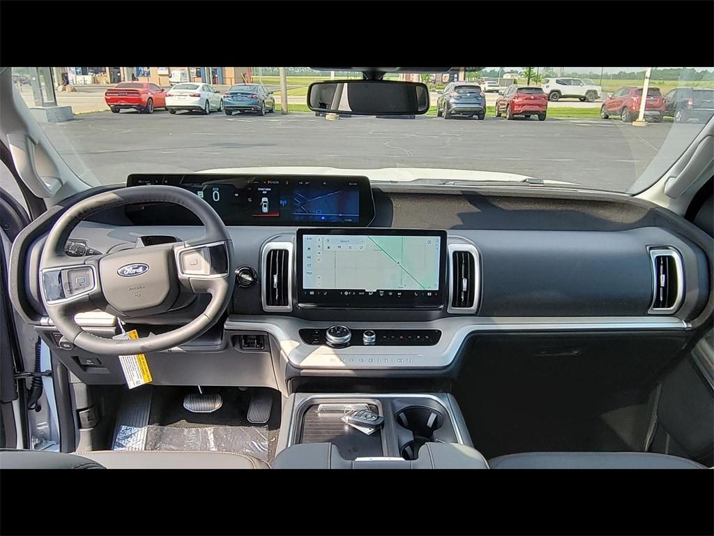 new 2025 Ford Expedition car, priced at $66,061