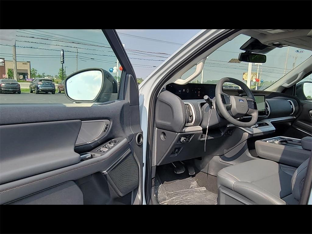 new 2025 Ford Expedition car, priced at $66,061