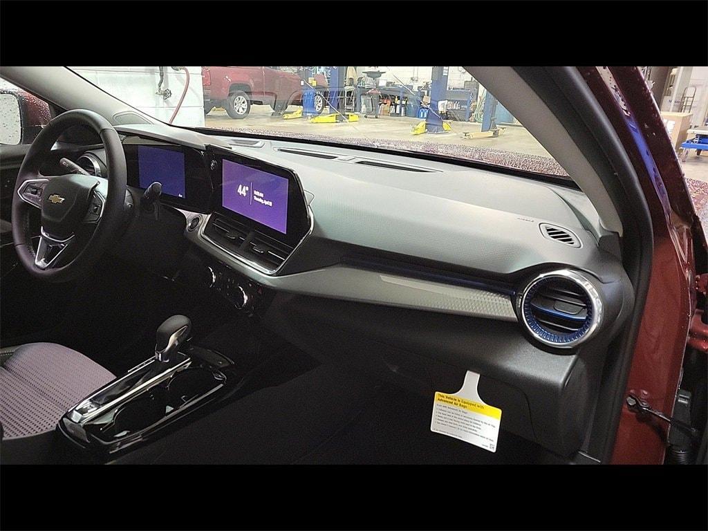 new 2025 Chevrolet Trax car, priced at $24,840