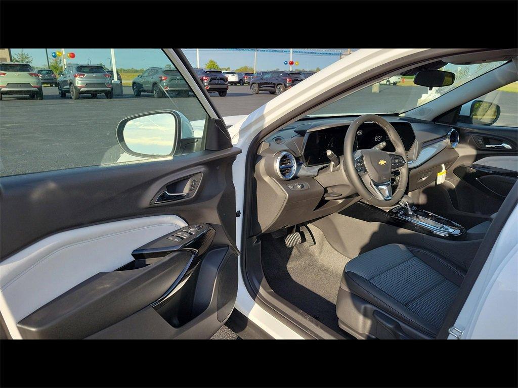 new 2025 Chevrolet Trax car, priced at $25,850