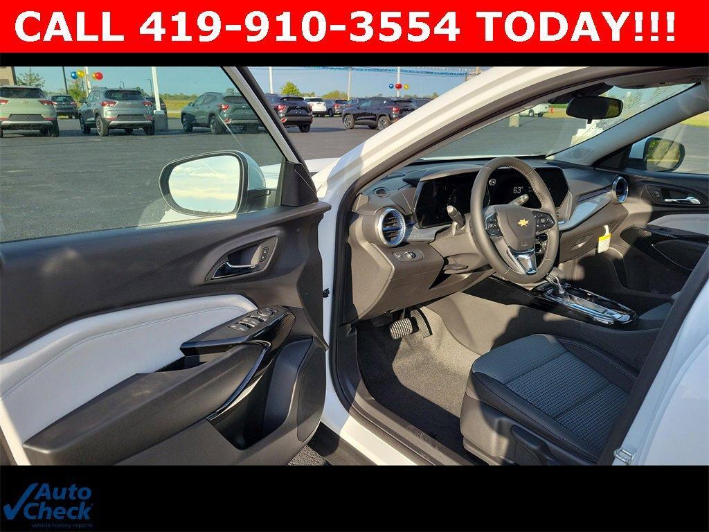 new 2025 Chevrolet Trax car, priced at $25,175
