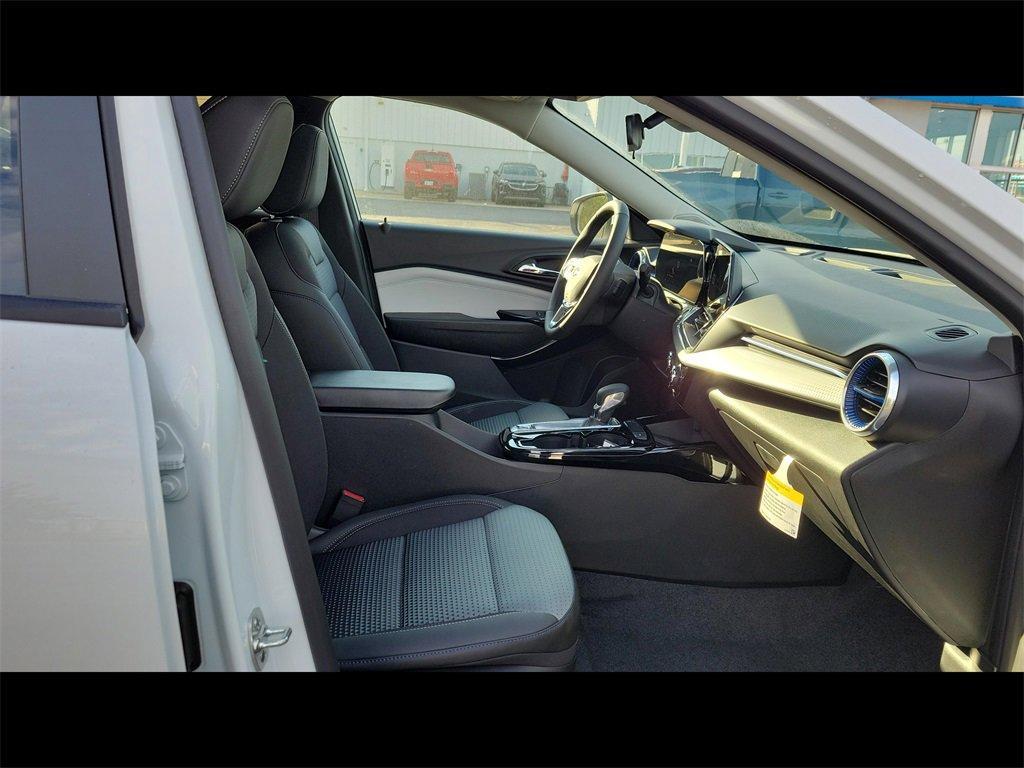 new 2025 Chevrolet Trax car, priced at $25,850