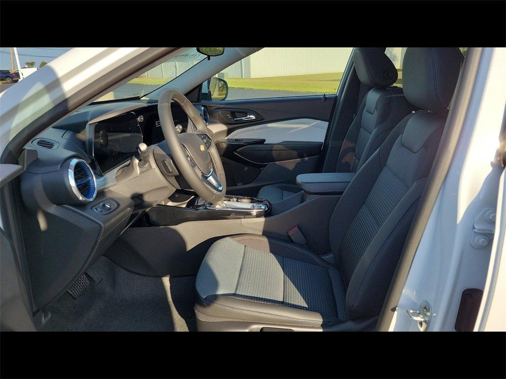 new 2025 Chevrolet Trax car, priced at $25,850