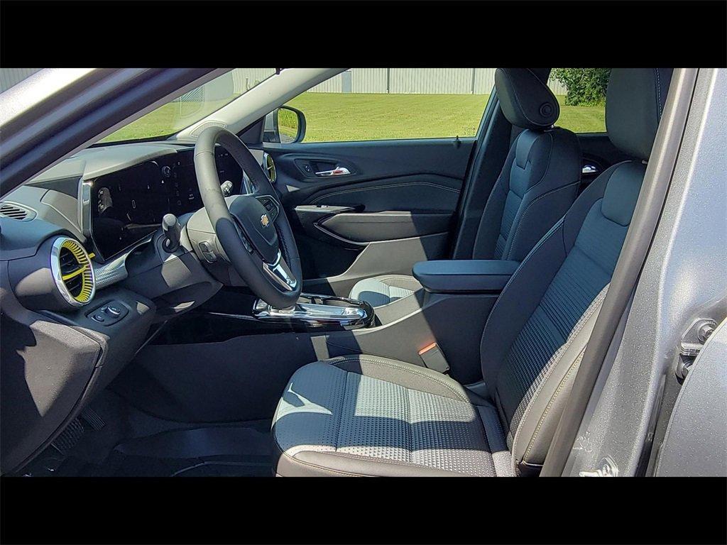 new 2025 Chevrolet Trax car, priced at $25,230