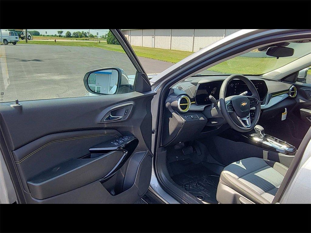 new 2025 Chevrolet Trax car, priced at $25,230