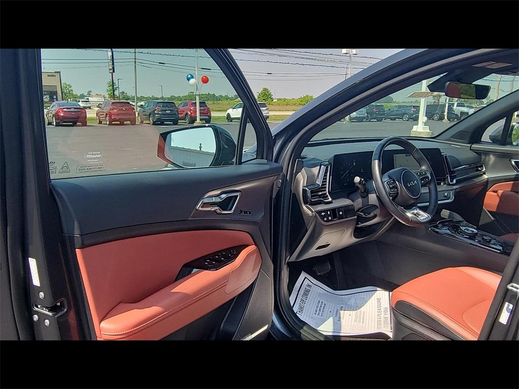 used 2024 Kia Sportage Hybrid car, priced at $35,000