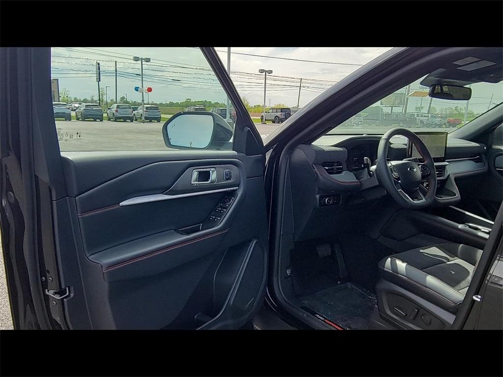 new 2025 Ford Explorer car, priced at $53,658