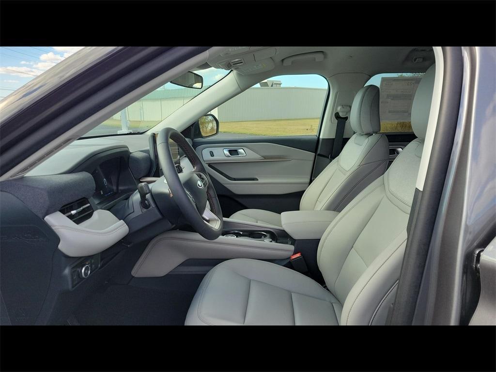 new 2025 Ford Explorer car, priced at $45,132