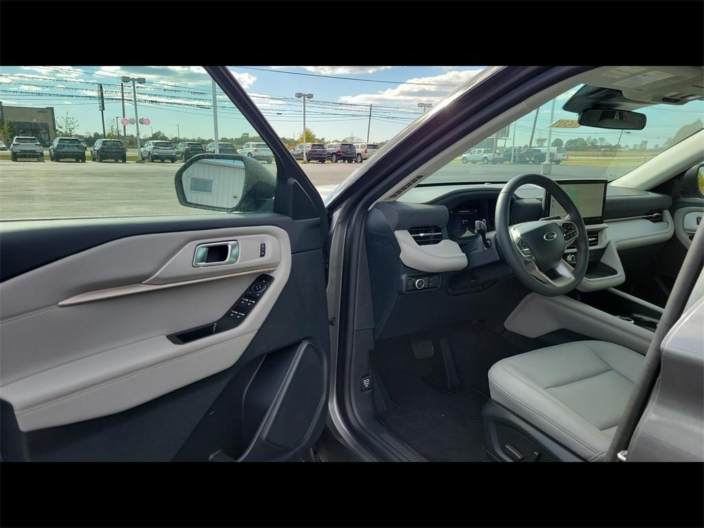 new 2025 Ford Explorer car, priced at $45,132