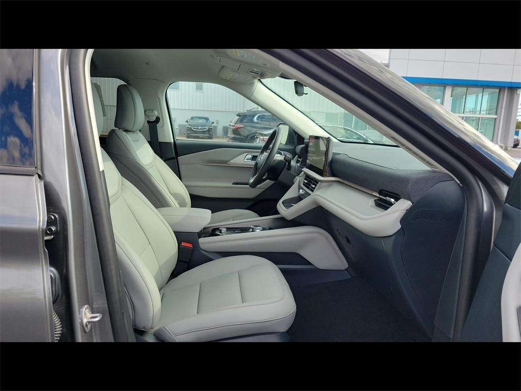 new 2025 Ford Explorer car, priced at $45,132