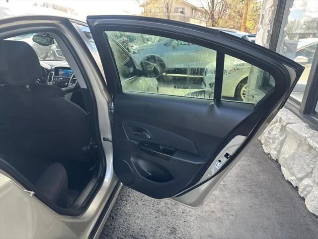 used 2014 Chevrolet Cruze car, priced at $6,800