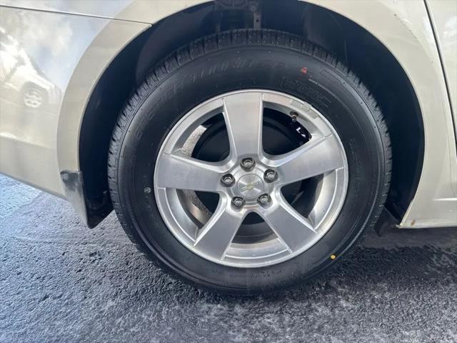 used 2014 Chevrolet Cruze car, priced at $6,800