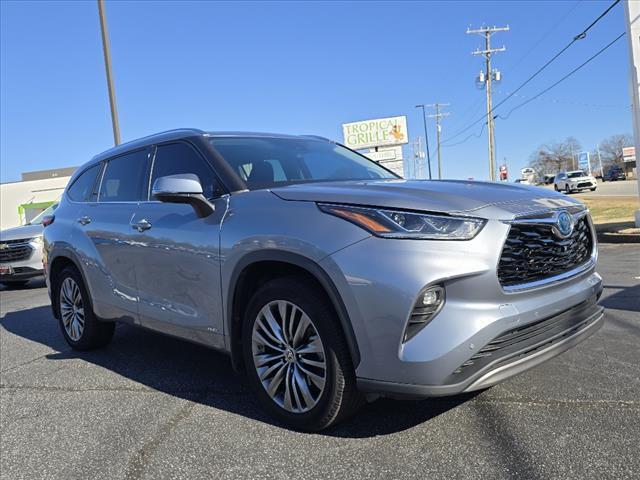 used 2022 Toyota Highlander Hybrid car, priced at $41,300