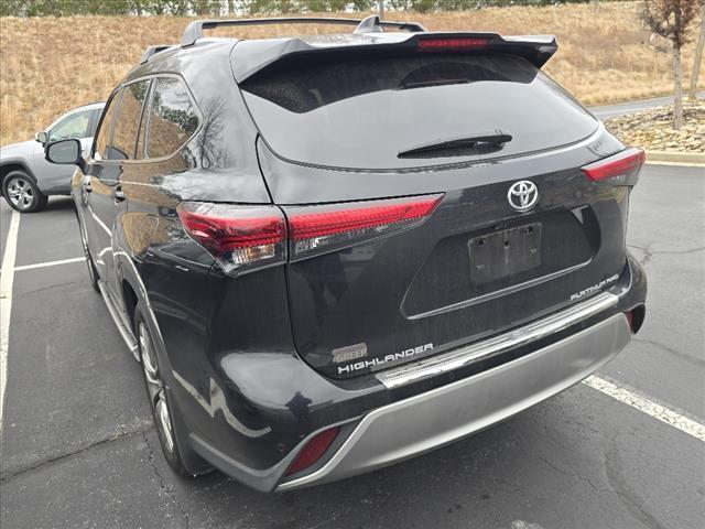 used 2021 Toyota Highlander car, priced at $36,900