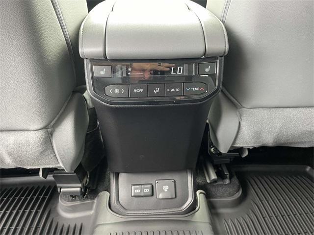 used 2025 Toyota Highlander car, priced at $49,728