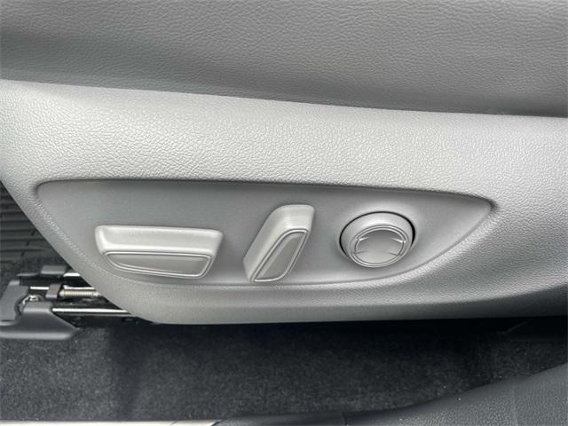 used 2025 Toyota Highlander car, priced at $49,728