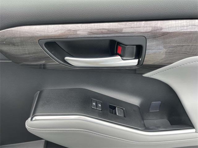 used 2025 Toyota Highlander car, priced at $49,728