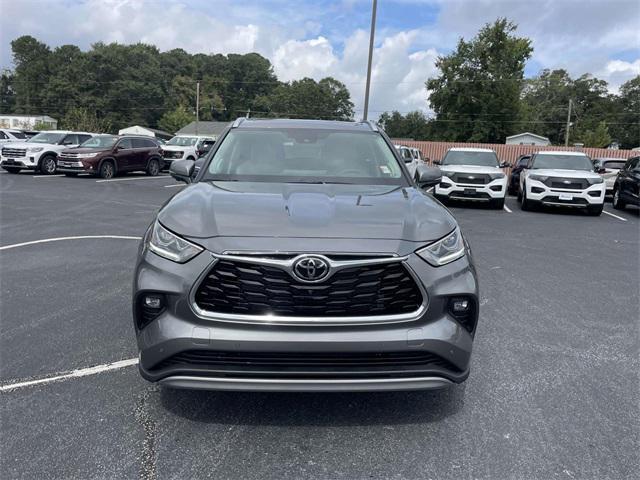 used 2025 Toyota Highlander car, priced at $49,728