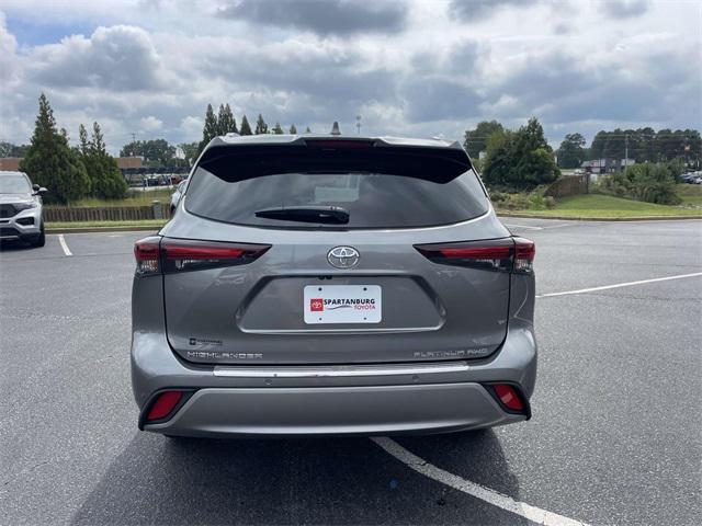 used 2025 Toyota Highlander car, priced at $49,728