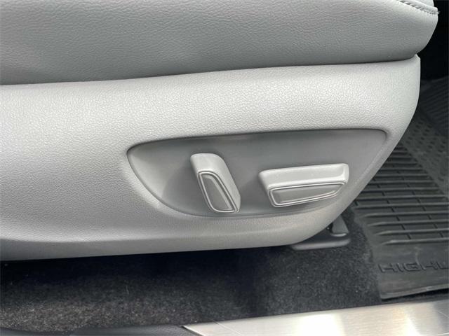 used 2025 Toyota Highlander car, priced at $49,728