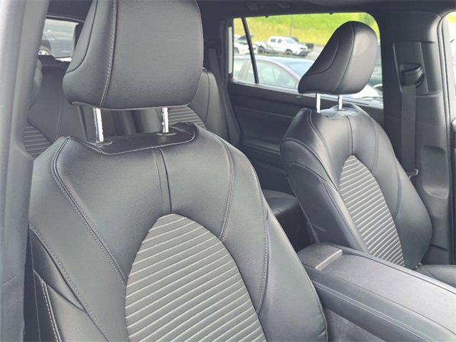 used 2022 Toyota Highlander car, priced at $41,995