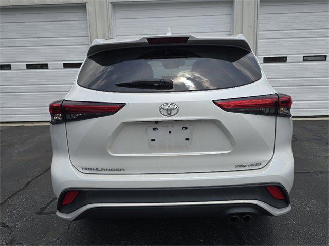 used 2022 Toyota Highlander car, priced at $41,995