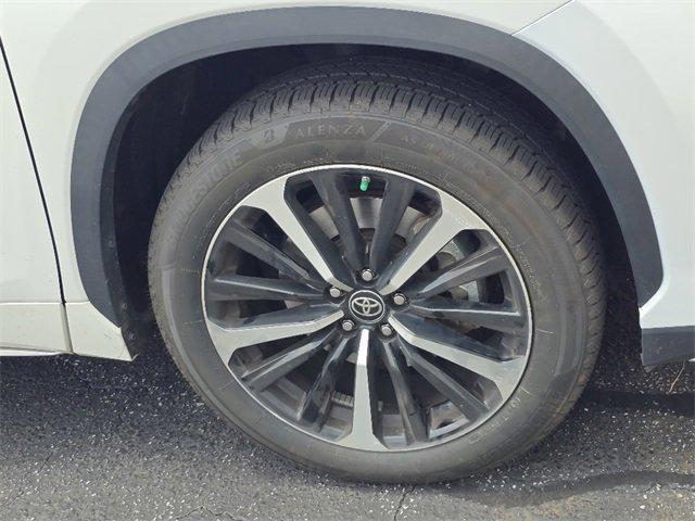 used 2022 Toyota Highlander car, priced at $41,995