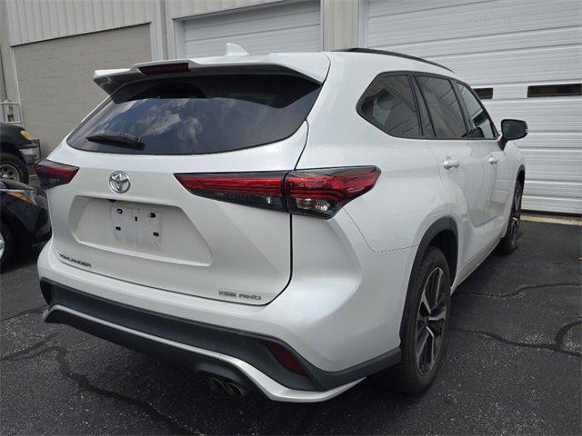 used 2022 Toyota Highlander car, priced at $41,995