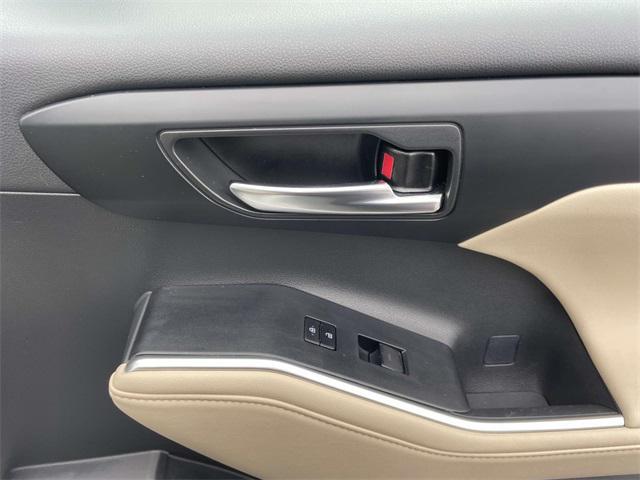 used 2024 Toyota Highlander car, priced at $40,703