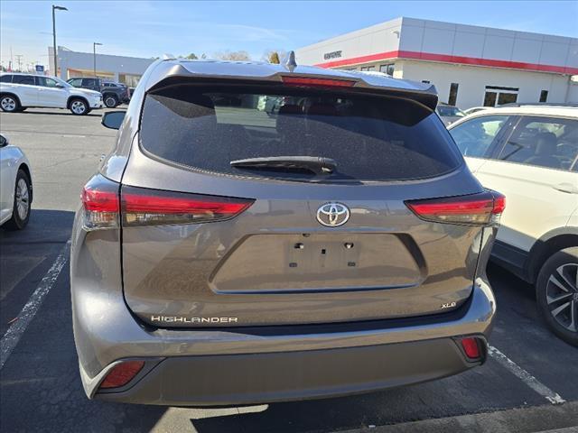 used 2022 Toyota Highlander car, priced at $30,900