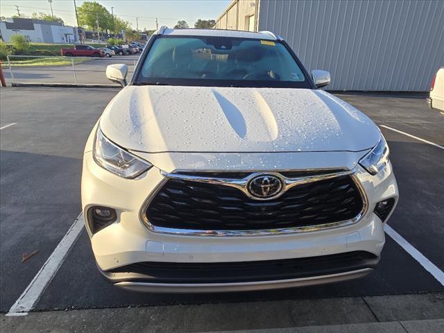used 2021 Toyota Highlander car, priced at $41,995