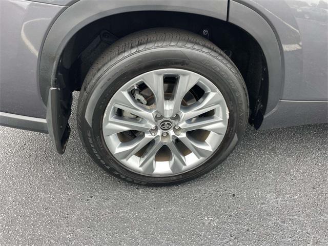 used 2023 Toyota Highlander car, priced at $41,671