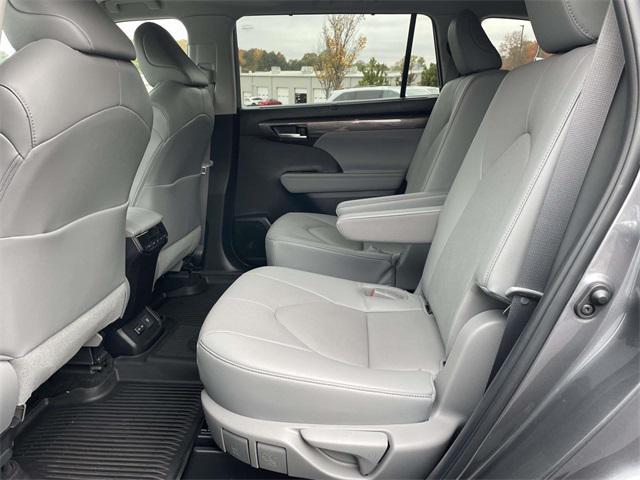 used 2023 Toyota Highlander car, priced at $41,671