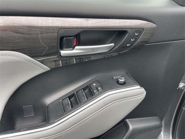 used 2023 Toyota Highlander car, priced at $41,671