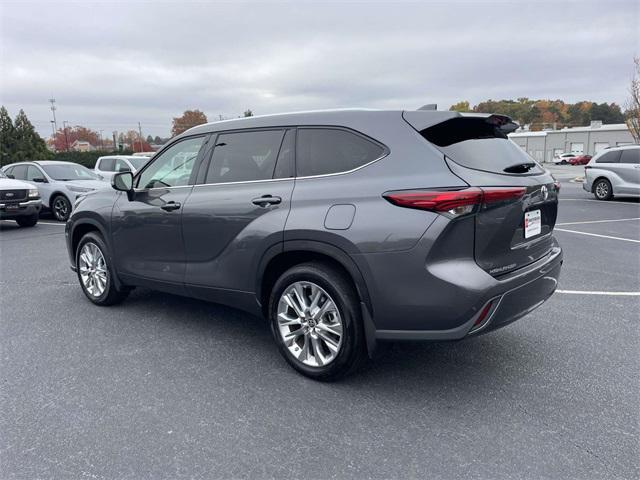 used 2023 Toyota Highlander car, priced at $41,671