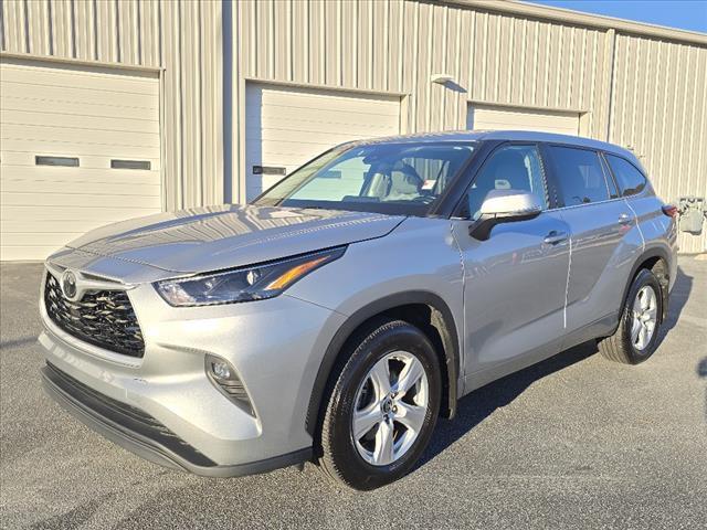 used 2023 Toyota Highlander car, priced at $32,500