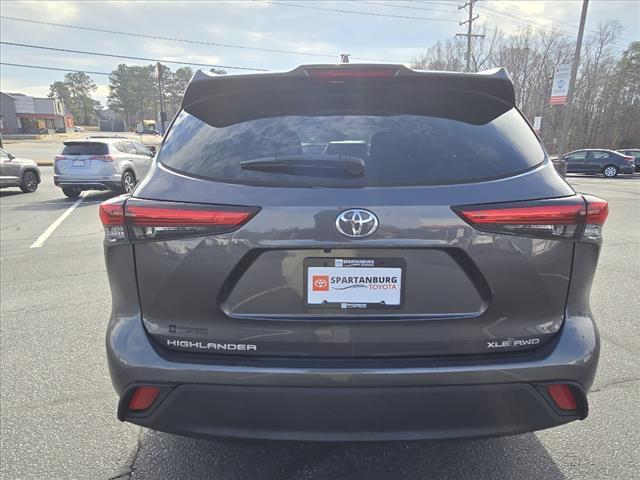 used 2021 Toyota Highlander car, priced at $31,300