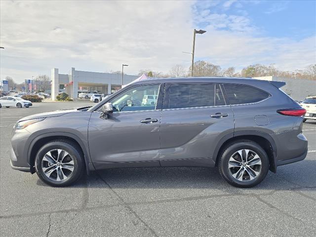 used 2021 Toyota Highlander car, priced at $31,300