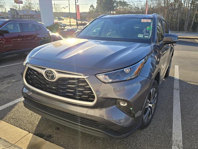 used 2023 Toyota Highlander car, priced at $35,900